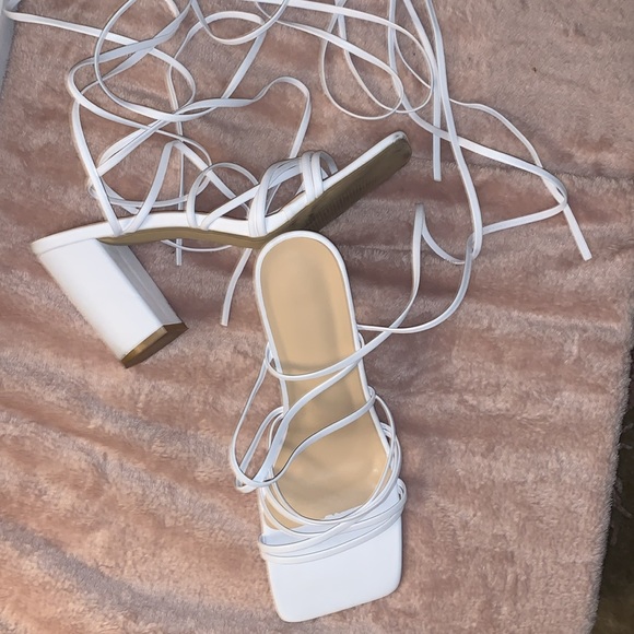 Strappy heels - Picture 4 of 4